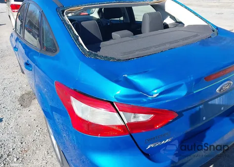 2014 Ford Focus Se z USA, uszkodzony, nr VIN 1FADP3F2XEL148126